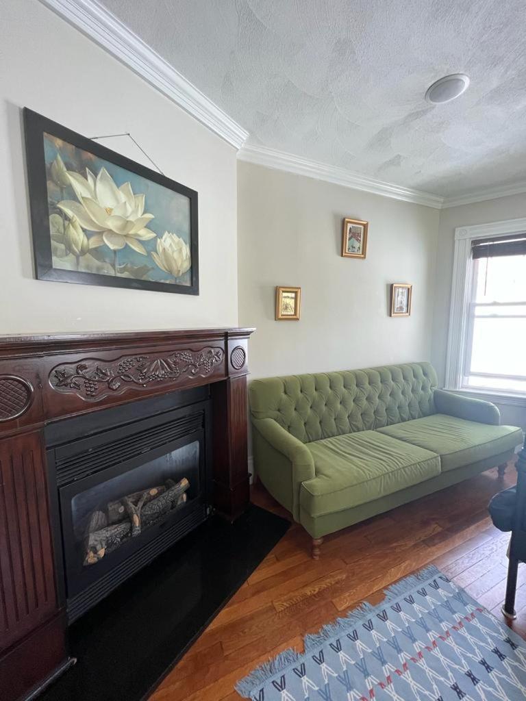 Private Room In A Grand House Boston Exterior foto